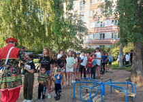 На территории ТОС №16 поселка Мостоотряд состоялось праздничное мероприятие для жителей «Всем двором!»