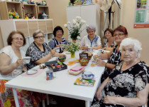 Соседский центр «На Молодежном» поздравил всех соседей с Днем семьи, любви и верности