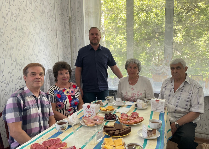 Николай Чернышов поздравил семьи из общества инвалидов Приокского района с Днем семьи, любви и верности