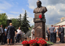 Памятник Омари Шарадзе открыли в Нижнем Новгороде
