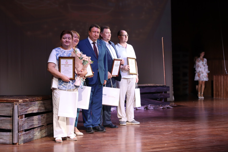 Олег Лавричев поздравил жителей Канавинского района с 95-летием