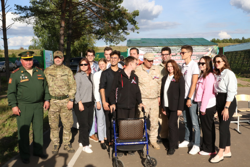 Олег Лавричев и члены Молодежной палаты при городской Думе посетили лагерь «Хочу стать десантником»