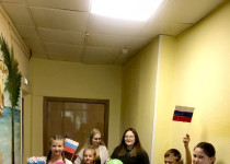 В Детской городской больнице № 25 состоялся мастер-класс для детей «Российский триколор», ко Дню государственного флага