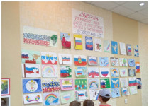 В ТОС № 7 открылась выставка творческих детских работ на тему Российского триколора