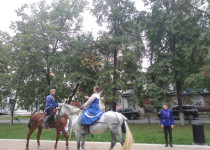 Праздничная программа в сквере на бульваре Юбилейный Сормовского района