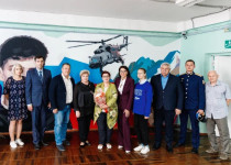 Граффити с портретом военного летчика-штурмана Андрея Андренкова открыли в его родной школе по инициативе Марии Самоделкиной