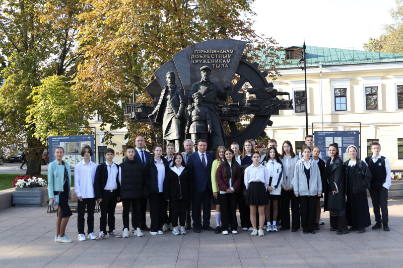 Школьники Советского района приняли участие в экскурсионном маршруте «Дорога единства»