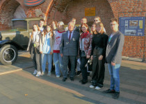 Владимир Тарасов провел экскурсию по Нижегородскому кремлю для студентов индустриального колледжа
