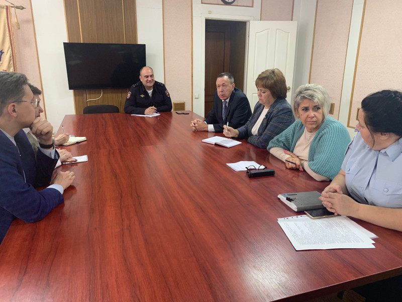 Михаил Иванов выступил организатором встречи директоров школ округа №22 и врио Сормовского отдела полиции УМВД по Нижнему Новгороду Евгения Языкова