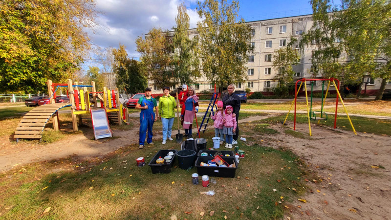 На территории ТОС № 10 «Мончегорский» состоялся экосубботник «Зеленая Россия»