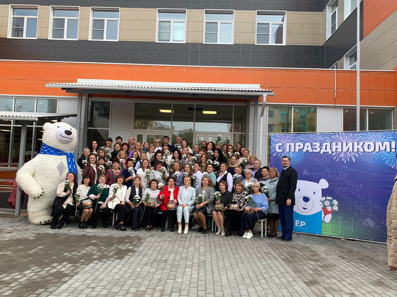 Михаил Иванов поздравил учителей с профессиональным праздником