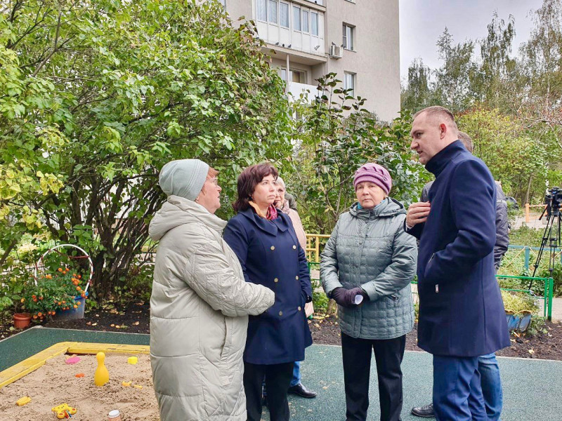 Оксана Дектерева и Жанна Скворцова осмотрели две благоустроенные детские площадки в Нижегородском районе