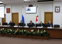 Депутаты одобрили присвоение почетных званий заслуженным работникам разных сфер деятельности