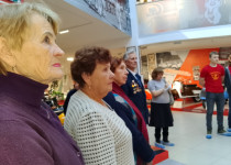 Не расстанусь с Комсомолом!..