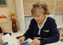 В ТОС № 1 проходят мастер-классы по изготовлению поздравительных открыток в стиле скрапбукинг