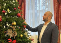 Владимир Поддымников-Гордеев подарит юному нижегородцу хоккейный шлем в рамках акции «Елка желаний»