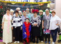 ТОС №10 «Мончегорский» совместно с библиотекой им. А.С. Макаренко провели новогоднее мероприятие для жителей