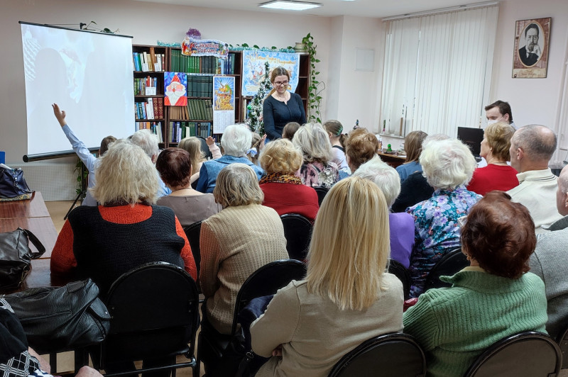 Елена Аржанова оказала содействие библиотеке им. А.П. Чехова в проведении новогоднего поэтического вечера