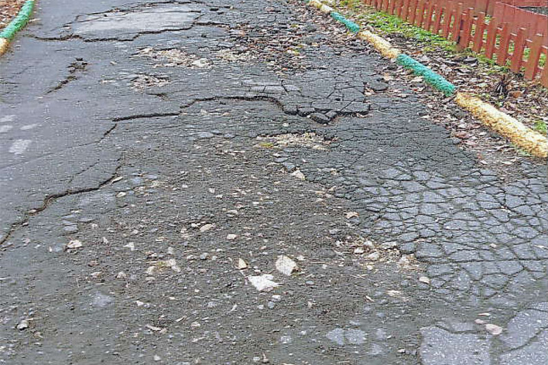 Ремонт асфальтового покрытия дороги на территории детского сада №32 Березка