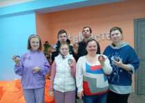 Рисунки на спилах в ТОС квартала Энгельса и бульвара Юбилейный