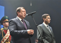 Олег Лавричев и Юрий Шалабаев поздравили нижегородцев с Днем защитника Отечества  на праздничном концерте «Сила. Мужество. Отвага» в ТЮЗе