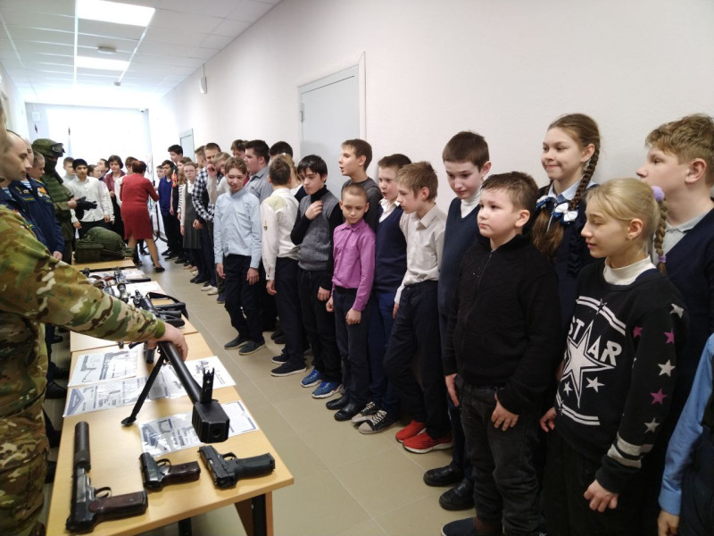 Роман Пономаренко инициировал встречу школьников с участниками СВО к 23 февраля