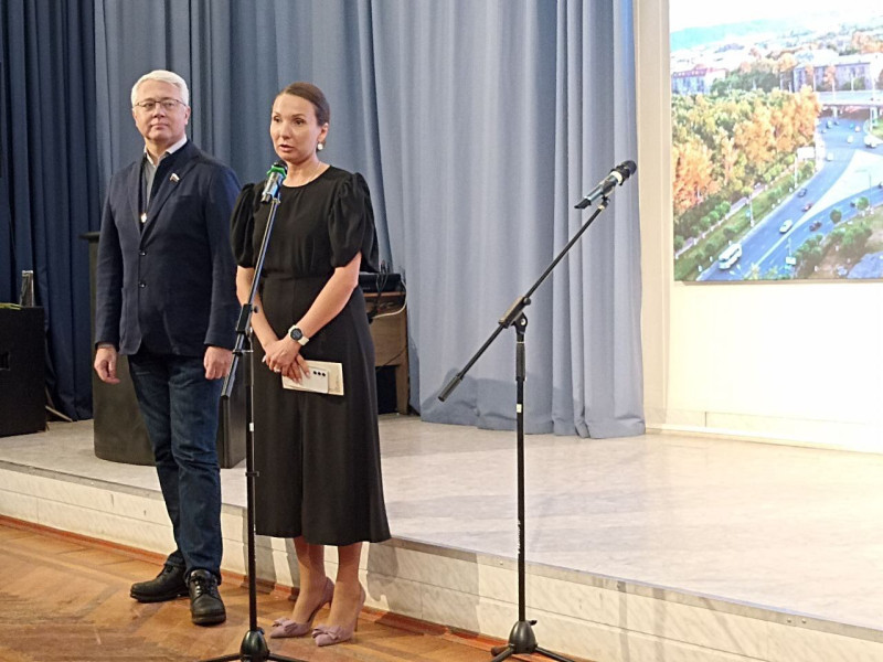 Михаил Рыхтик принял участие в праздничном концерте, посвященном 89-летию со дня образования Ленинского района