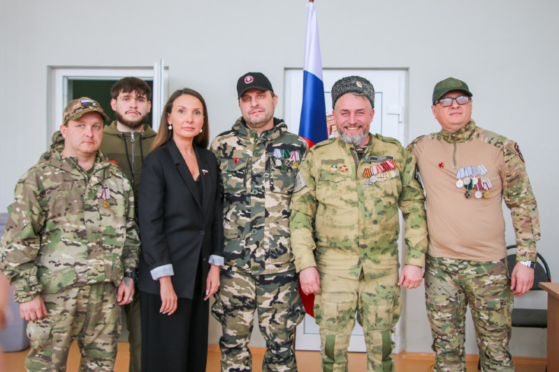 Поздравление Оксаны Смолиной военнослужащим с Днем защитника Отечества