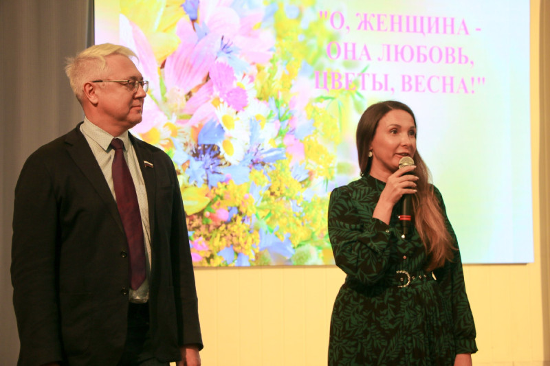 Оксана Смолина  приняла участие в праздничном концерте О, Женщина-она любовь, цветы, весна