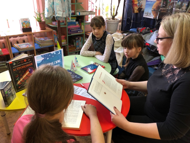 Юлия Мантурова помогла провести мероприятия для школьников