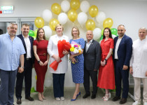 Владимир Тарасов поздравил врачей Детской областной клинической больницы с предстоящим Днем медицинского работника