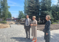 Михаил Иванов проверил ход работ по комплексному благоустройству в сквере «Дружба»