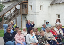 Жанна Скворцова встретилась с жителями микрорайона Гребешковский и приняла участие в празднике Всем двором
