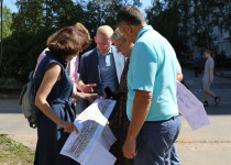 Евгений Костин проверил качество работ на объектах благоустройства по проектам ФКГС и «Вам решать!» в Сормовском районе