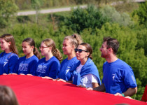 Оксана Смолина приняла участие в развертывании триколора  на Олениной горе