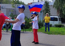 Участие жителей ТОС центра Сормова и микрорайона Вождей революции в праздничном мероприятии в честь Дня флага России.