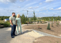 Анна Татаринцева проконтролировала ход работ по благоустройству сквера  в поселке Новинки