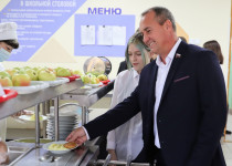 «К проверкам качества школьного питания будем периодически возвращаться, мотивируя ответственных продолжать работать добросовестно», - Евгений Чинцов
