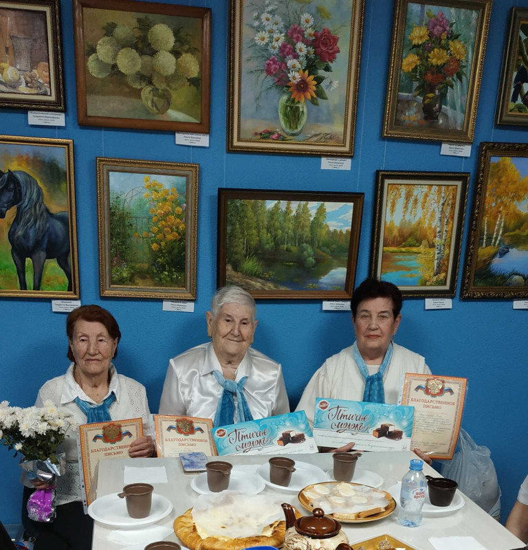 Праздничный концерт для жителей ТОС микрорайона по улицам Коминтерна-Свободы и поселка Володарский