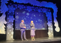 Елена Аржанова и Максим Ребров организовали детей из многодетных семей новогоднюю елку в нижегородском театре кукол