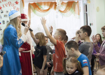 Роман Пономаренко организовал новогодний праздник для воспитанников центра «Улыбка»