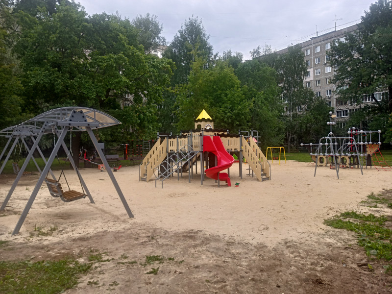 Устройство детской игровой площадки ул.Коминтерна,10