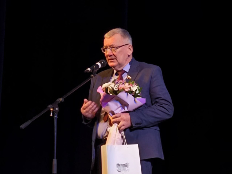 Николай Сатаев поздравил лицей № 82 с юбилеем