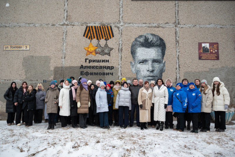 Мария Самоделкина и Оксана Дектерева открыли арт-объект, посвященный памяти героя Великой Отечественной войны Александра Гришина