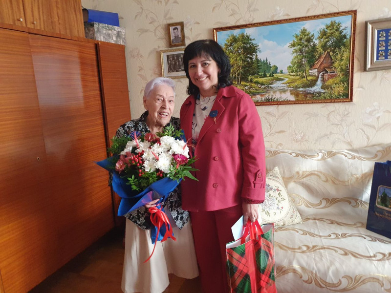 Жанна Скворцова поздравила ветерана