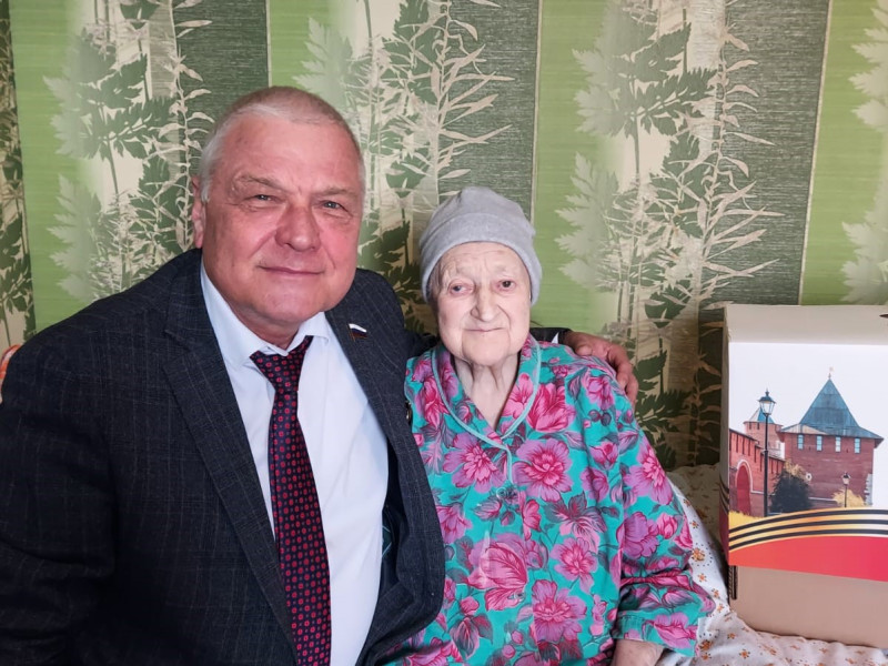 Владимир Тарасов поздравил ветеранов с юбилеем Победы