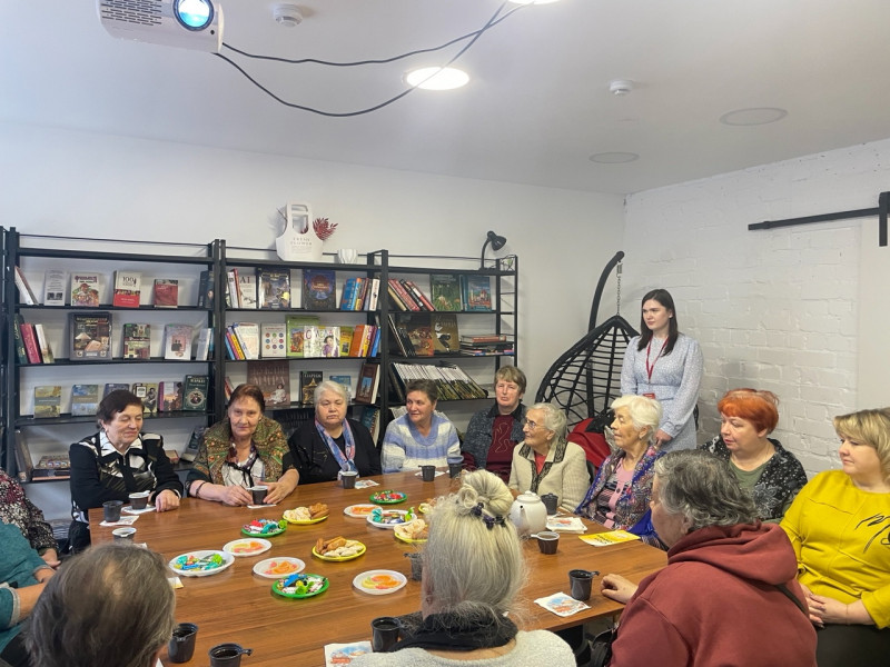 Юлия Мантурова поздравила жительниц микрорайона «Бурнаковский»