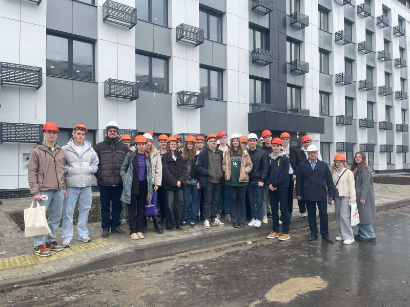 Михаил Иванов провел экскурсию для участников форума «Строитель будущего»