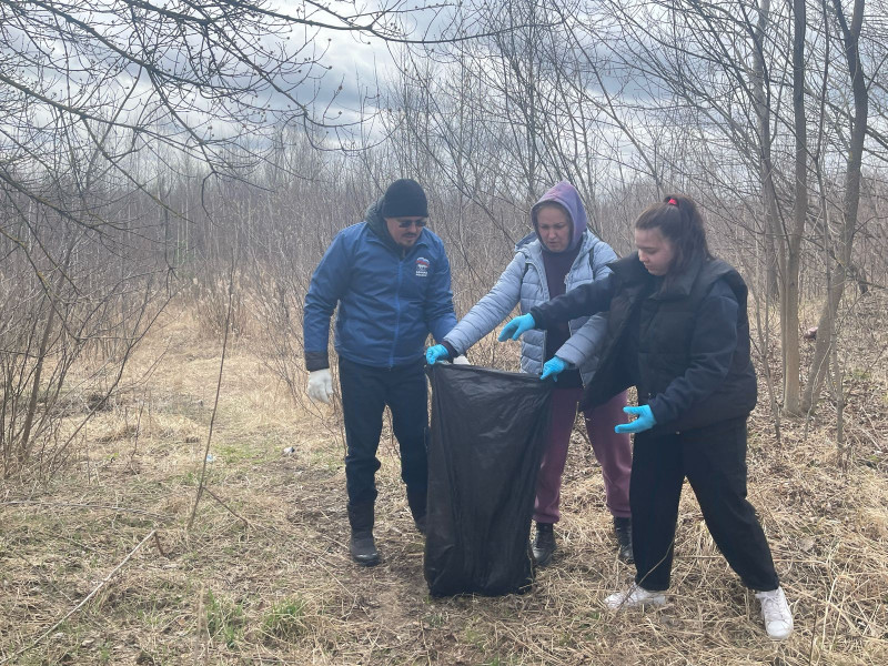 Михаил Иванов принял участие в субботнике на территории 22 округа