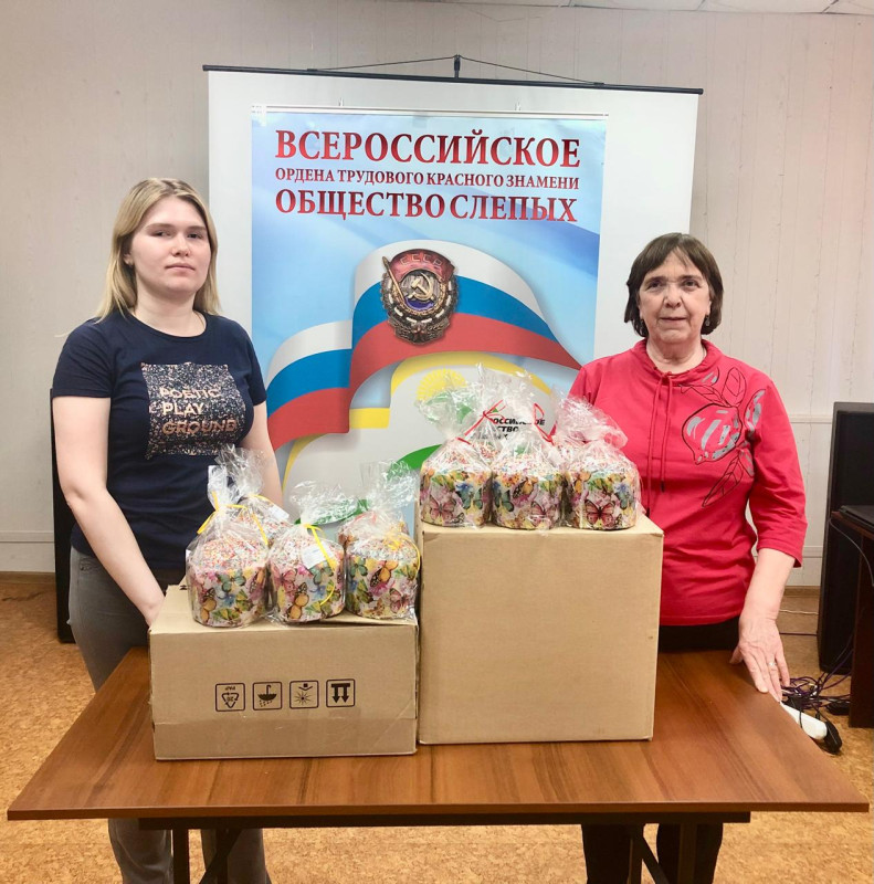 Более ста куличей Ольга Балакина в рамках благотворительной акции для нуждающихся